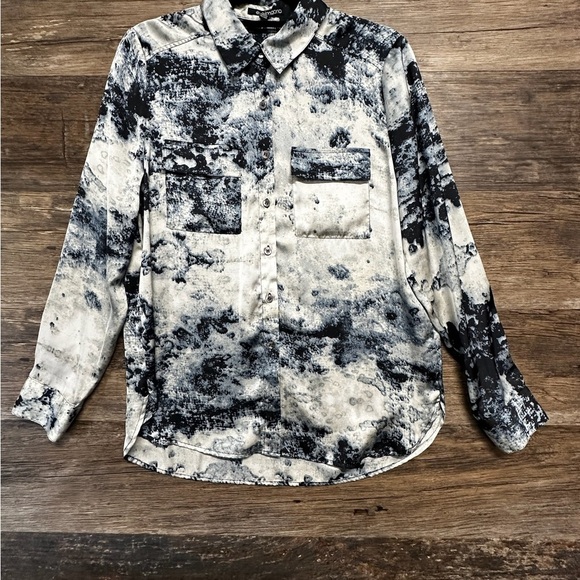 Eva Longoria Black and White Button Down Shirt with Unique Pattern - Picture 1 of 8